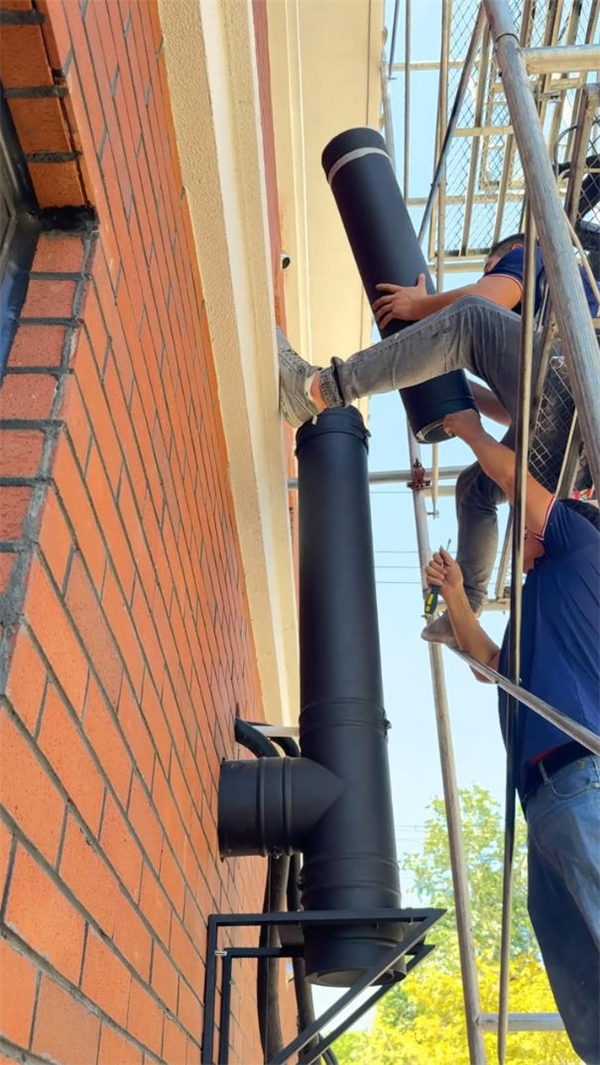 壁炉烟管是室内长好还是室外长好?.jpg 壁炉烟管是室内长好还是室外长好?.jpg