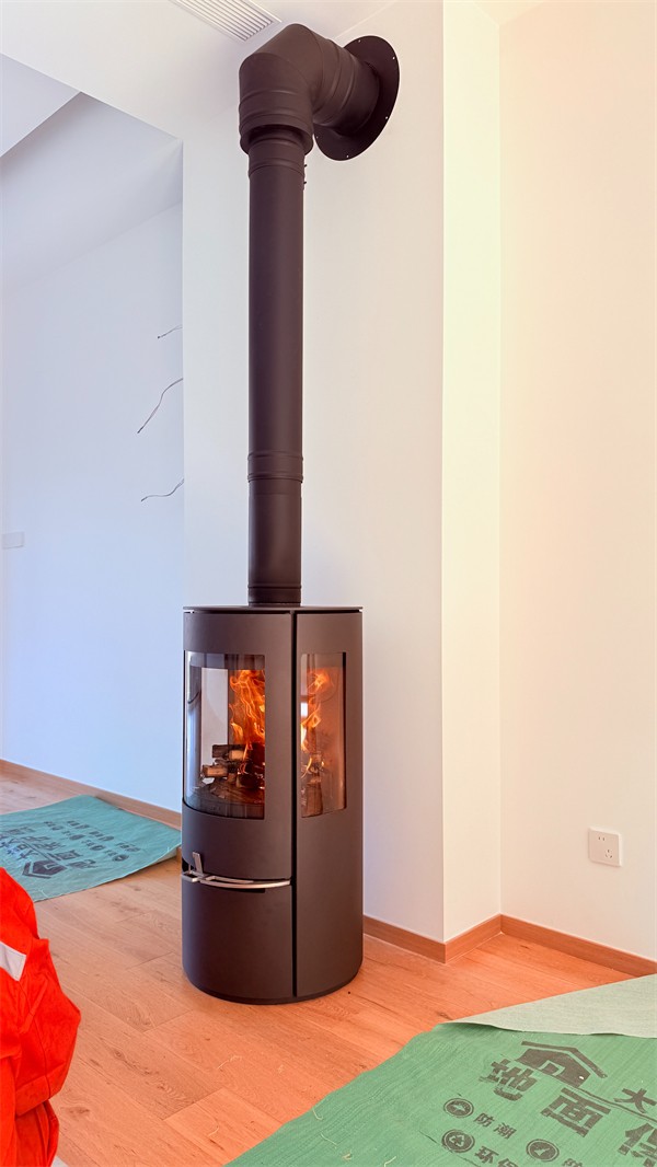 壁炉烟管是室内长好还是室外长好?.jpg 壁炉烟管是室内长好还是室外长好?.jpg