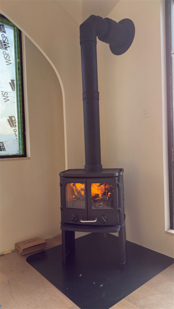 可以把壁炉烟囱的热量都留在室内吗?不行,且必须浪费.jpg 可以把壁炉烟囱的热量都留在室内吗?不行,且必须浪费.jpg