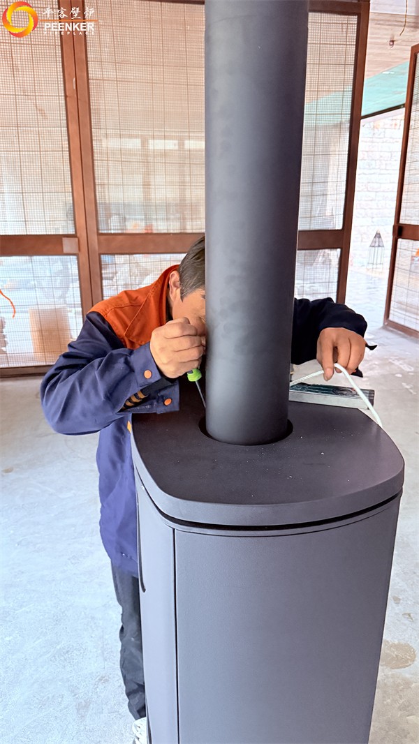 安吉庐尔酒店丹麦Morso 8893铸铁火炉安装.jpg