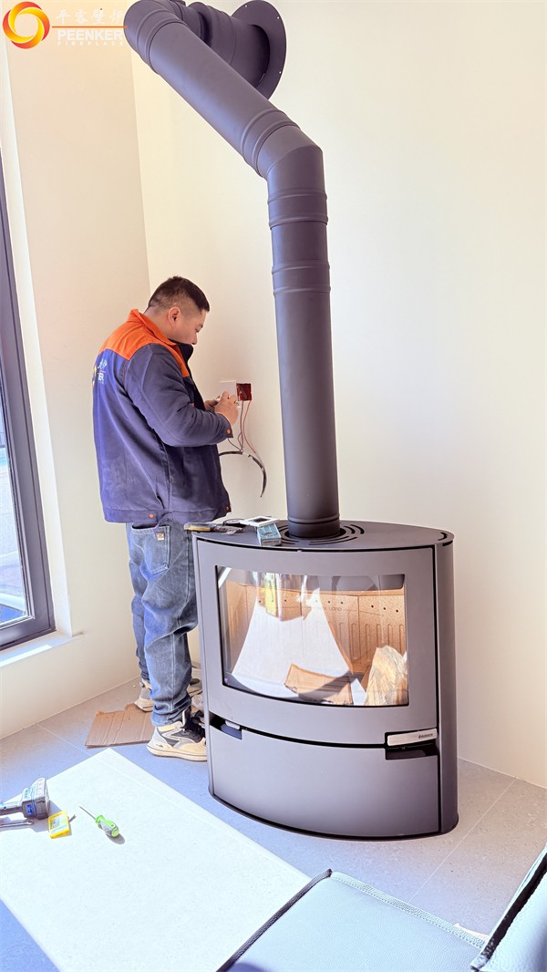 南京路易庄园别墅丹麦Aduro 15钢板壁炉安装.jpg