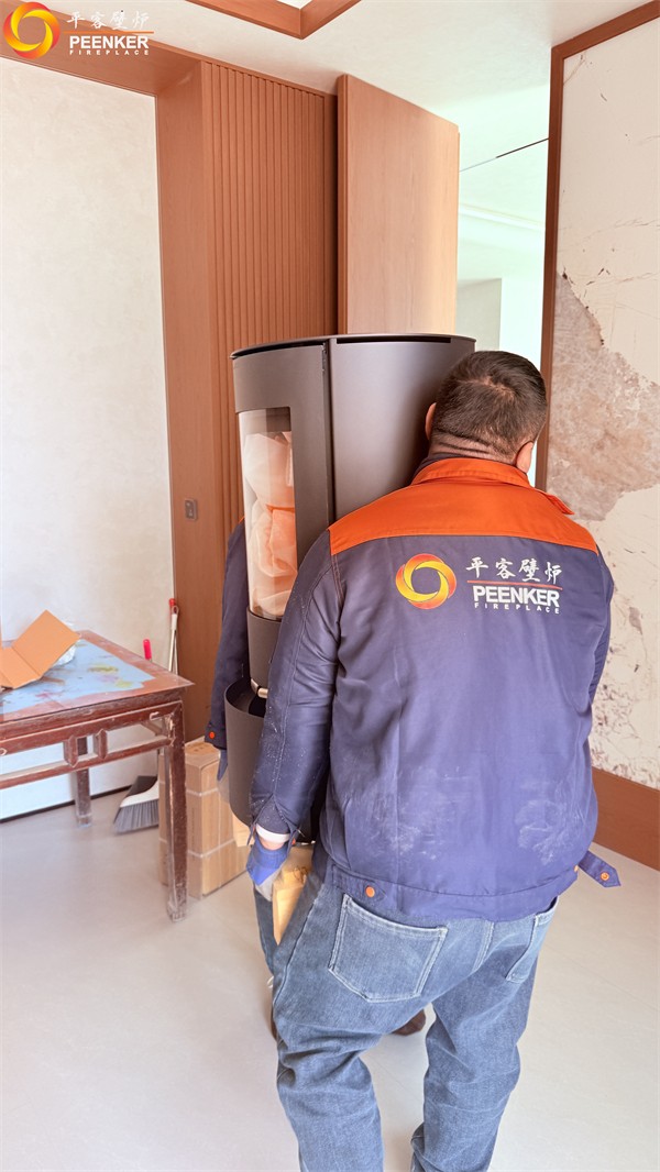 如皋自建房丹麦Aduro 9.1圆柱壁炉安装.jpg