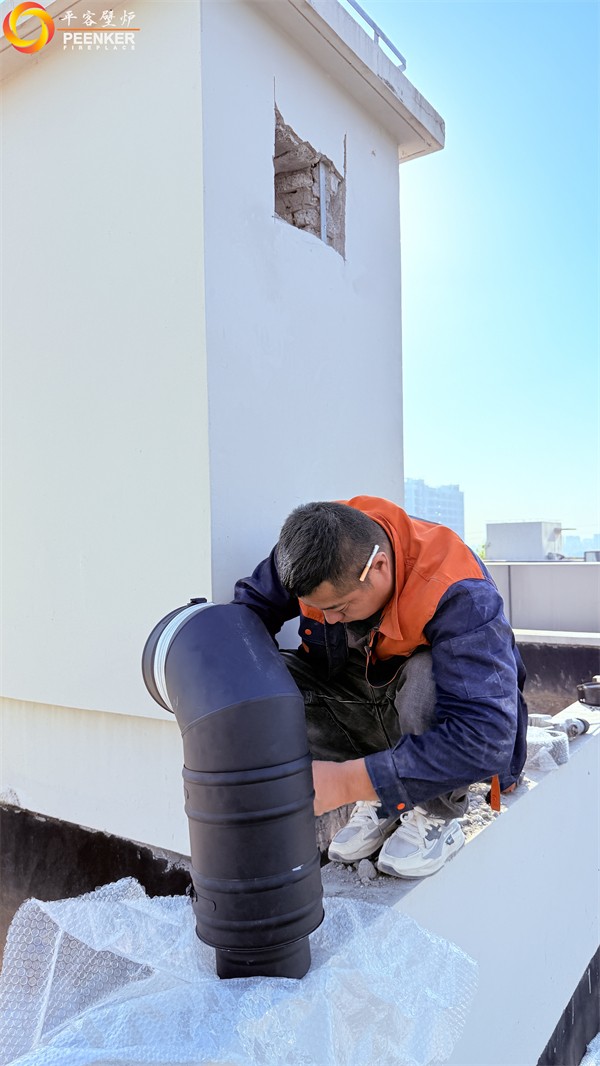 上海绿地华创中心丹麦Aduro 15C壁挂式壁炉安装.jpg