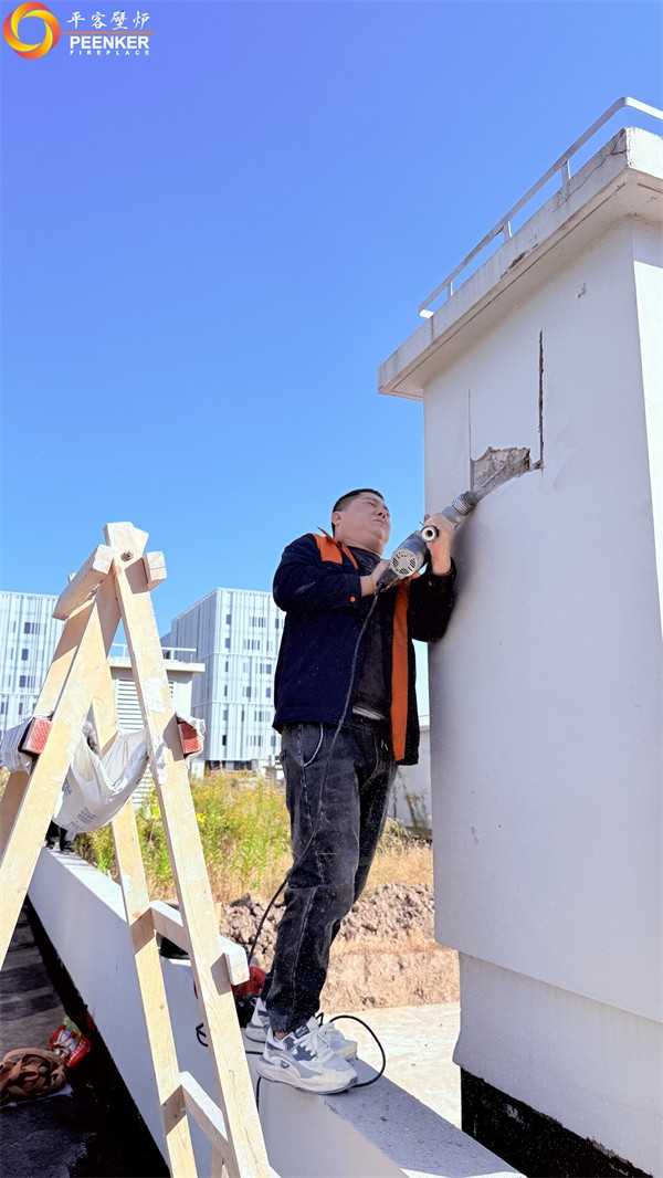 上海绿地华创中心丹麦Aduro 15C壁挂式壁炉安装.jpg